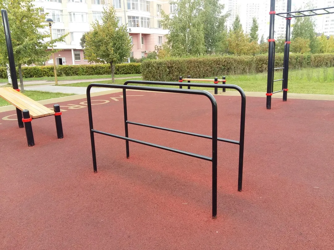 Бруси на майданчику Outdoor Gym in Машкино, Москва – фото 8 з 9