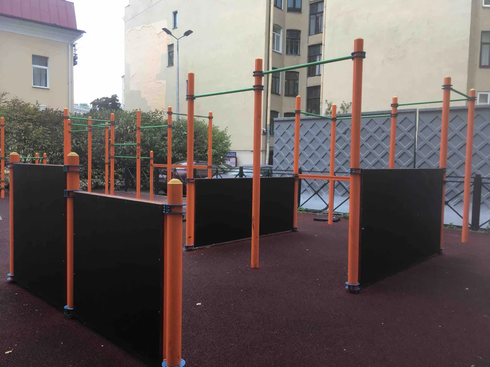 Bare paralele la Calisthenics Park at Кронверкская улица, Санкт-Петербург – fotografia 2 din 5
