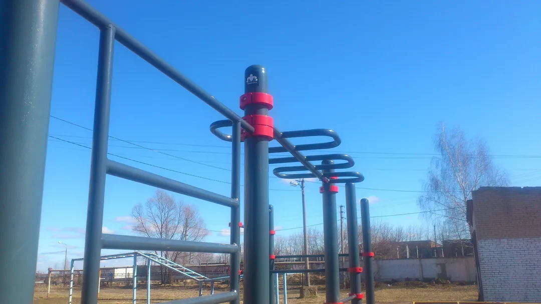 Бруси на майданчику Calisthenics Park at 1-я Железнодорожная улица, Можайск – фото 2 з 3