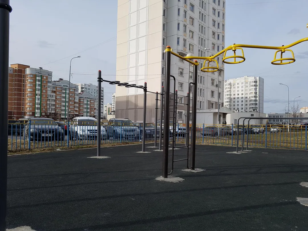 Турнік на майданчику Calisthenics Park at Изюмская улица, Москва – фото 6 з 6