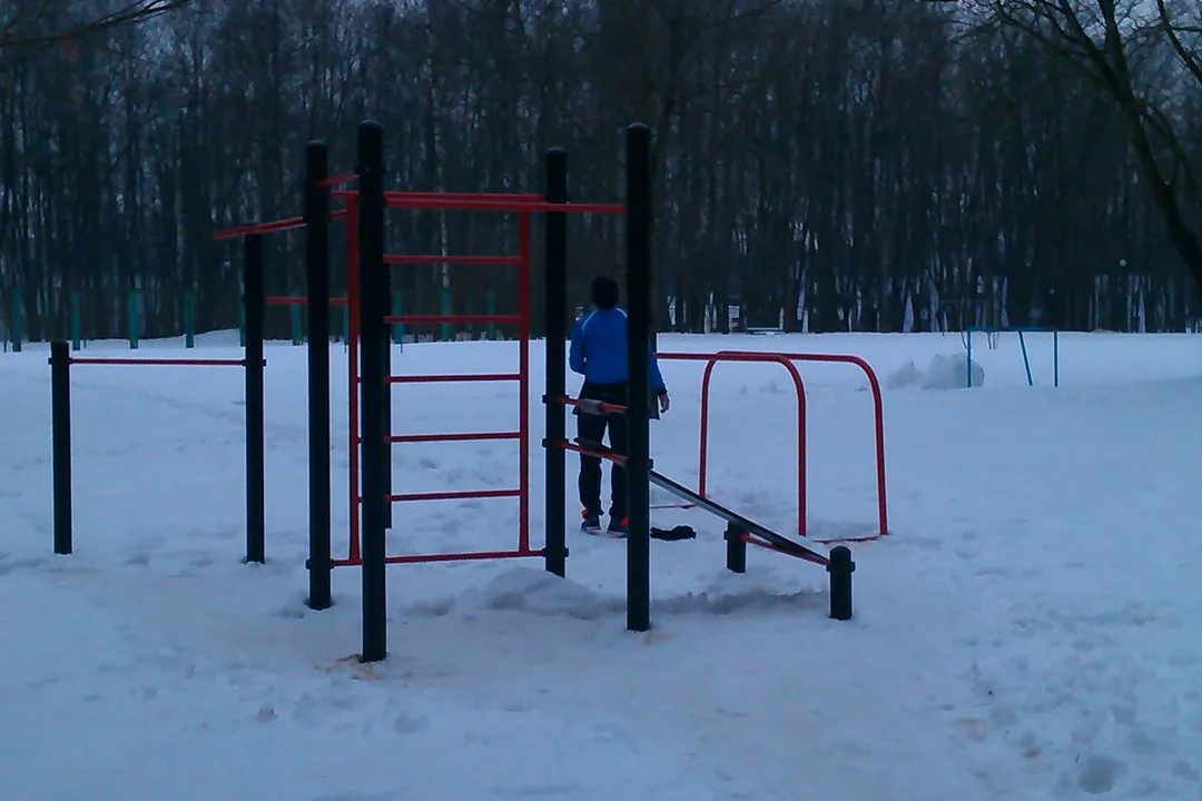 Pull Up Bar at Calisthenics Park at Спартыўная алея, Мінск – photo 1 of 3