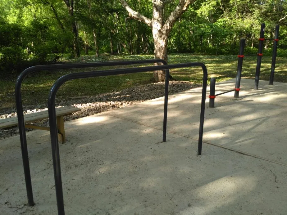 Parallel Gym Bars at Calisthenics Park at Мост влюблённых, Южно-Сахалинск – photo 2 of 6
