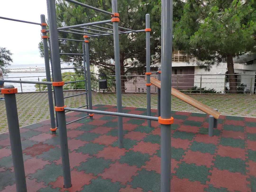 Pull Up Bar at Calisthenics Park at Приморская улица, Сочи – photo 1 of 3
