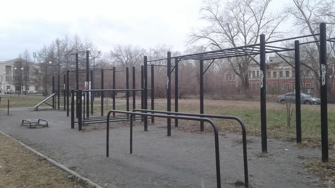 Bară de tracțiuni la Calisthenics Park at Гранитная улица, Челябинск – fotografia 1 din 1