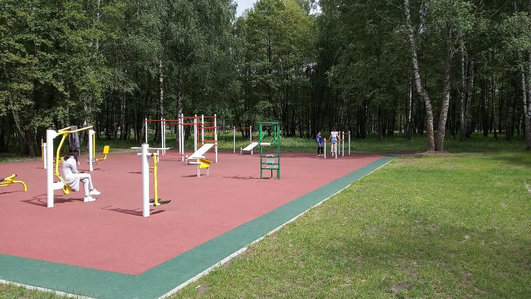 Barre de pompes à Calisthenics Park at аллея Славы, Егорьевск – photo 2 sur 8