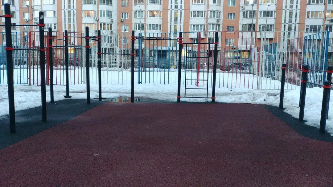 Barre de traction à Calisthenics Park at улица Грина, Москва – photo 1 sur 3