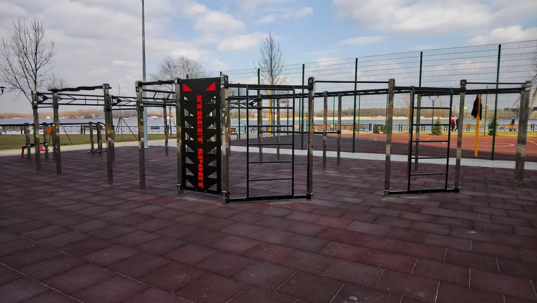 Monkey Bars la Calisthenics Park at Оболонська набережна, Київ #wp1933 – fotografia 3 din 6