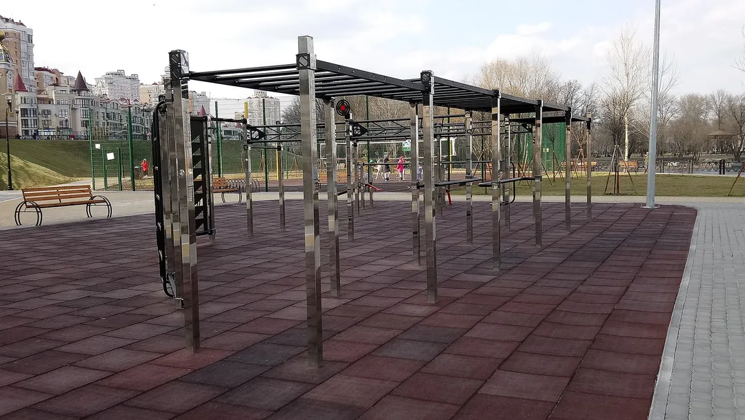 Spalier la Calisthenics Park at Оболонська набережна, Київ #wp1933 – fotografia 4 din 6