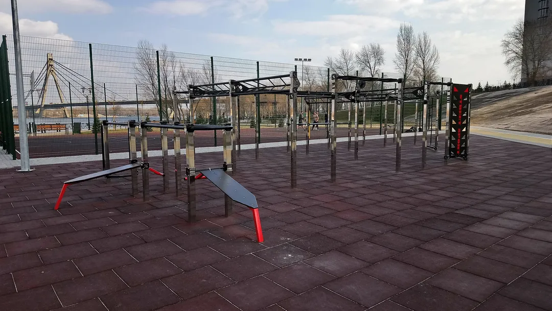 Bare paralele la Calisthenics Park at Оболонська набережна, Київ #wp1933 – fotografia 2 din 6