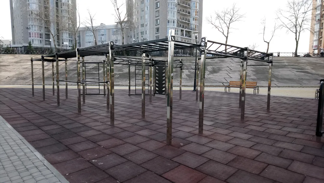 Bancă pentru abdomen la Calisthenics Park at Оболонська набережна, Київ #wp1933 – fotografia 5 din 6