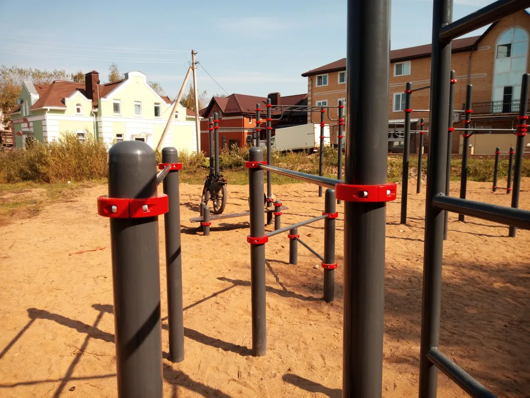 Bancă pentru abdomen la Calisthenics Park at Калининское шоссе, городской округ Торжок – fotografia 12 din 13