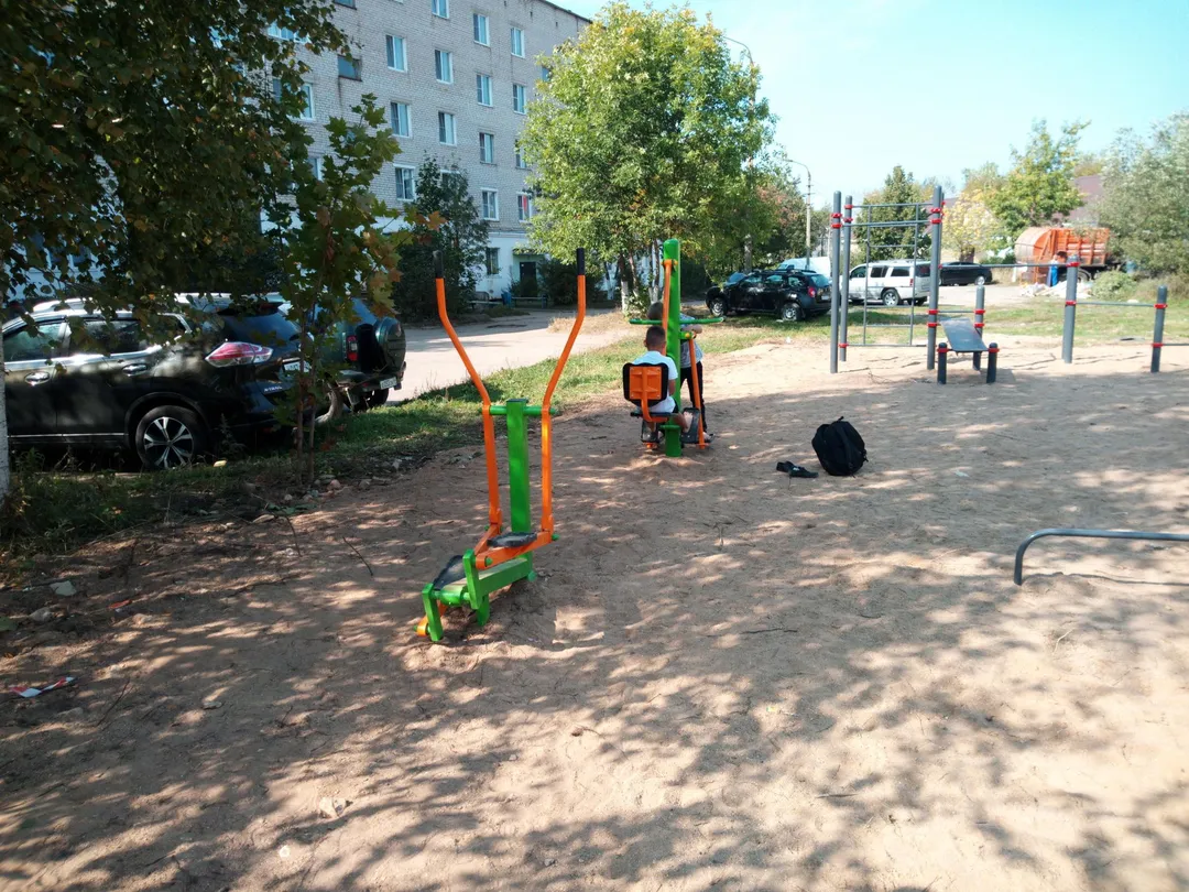 Bare paralele la Calisthenics Park at Калининское шоссе, городской округ Торжок – fotografia 9 din 13