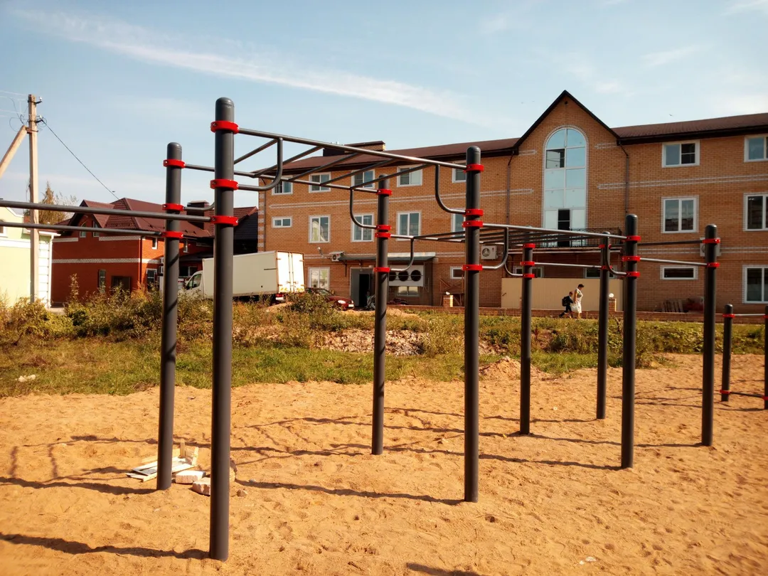 Bare paralele la Calisthenics Park at Калининское шоссе, городской округ Торжок – fotografia 2 din 13