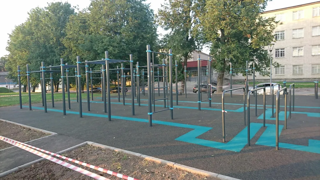 Pull Up Bar at Calisthenics Park at набережная реки Великой, Псков – photo 1 of 12