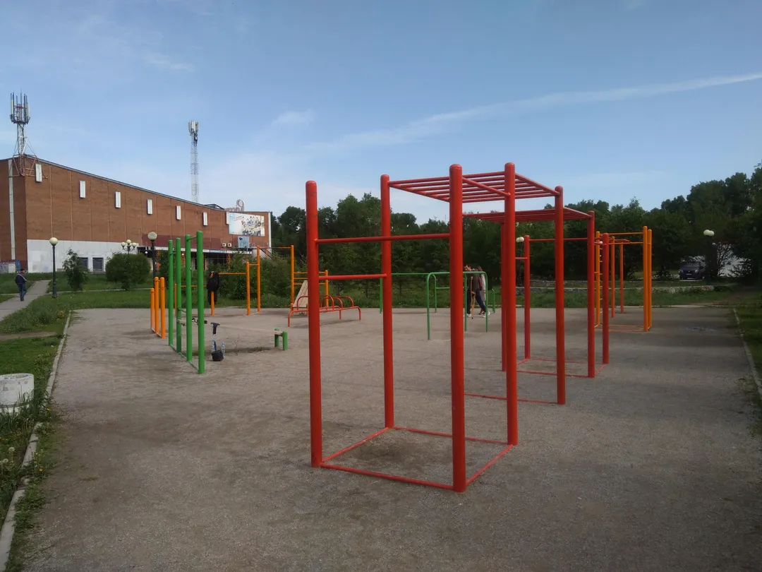 Bară de tracțiuni la Outdoor Gym in Затулинский жилмассив, городской округ Новосибирск – fotografia 1 din 5
