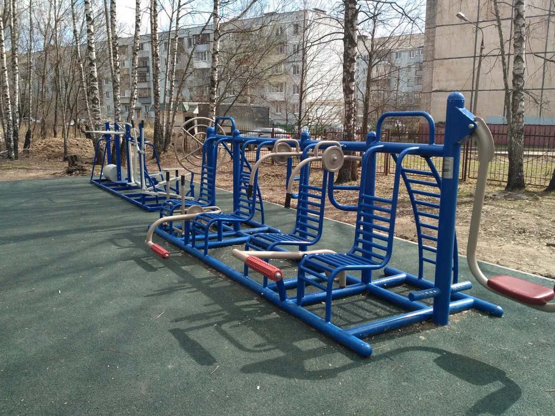 Barres parallèles à Calisthenics Park at Студенческий проезд, Ивантеевка – photo 2 sur 4