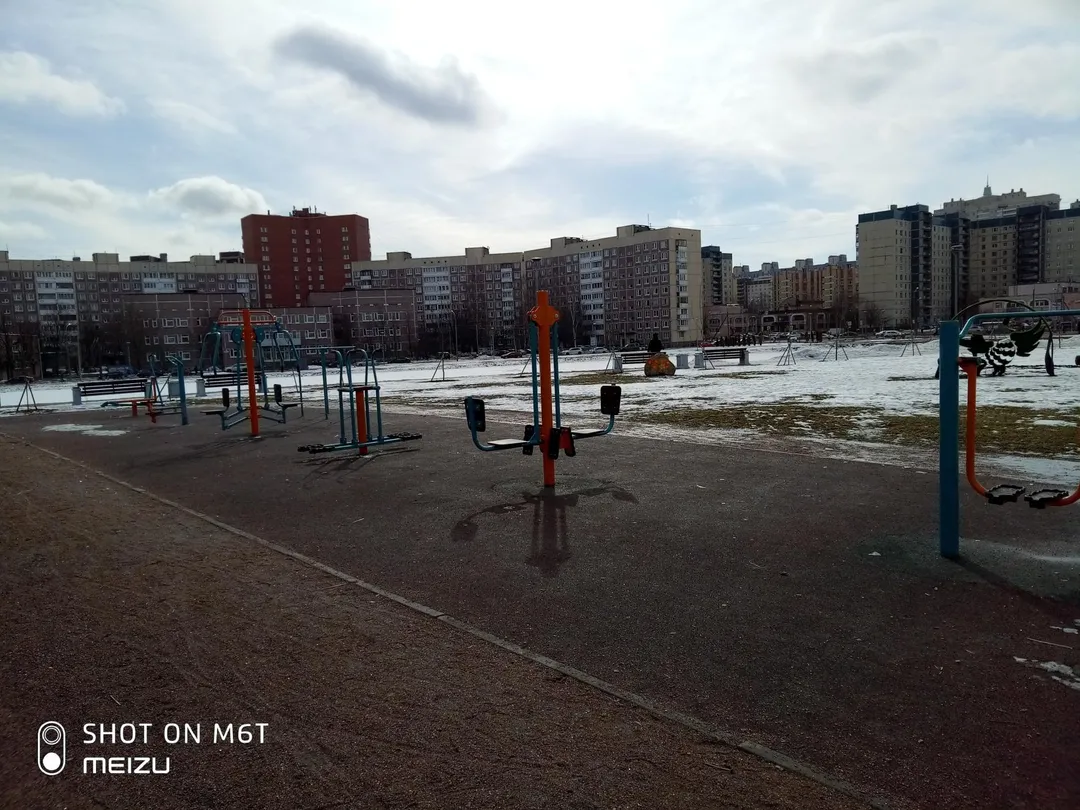 Bară de tracțiuni la Calisthenics Park at Ольховая улица, Санкт-Петербург – fotografia 1 din 2