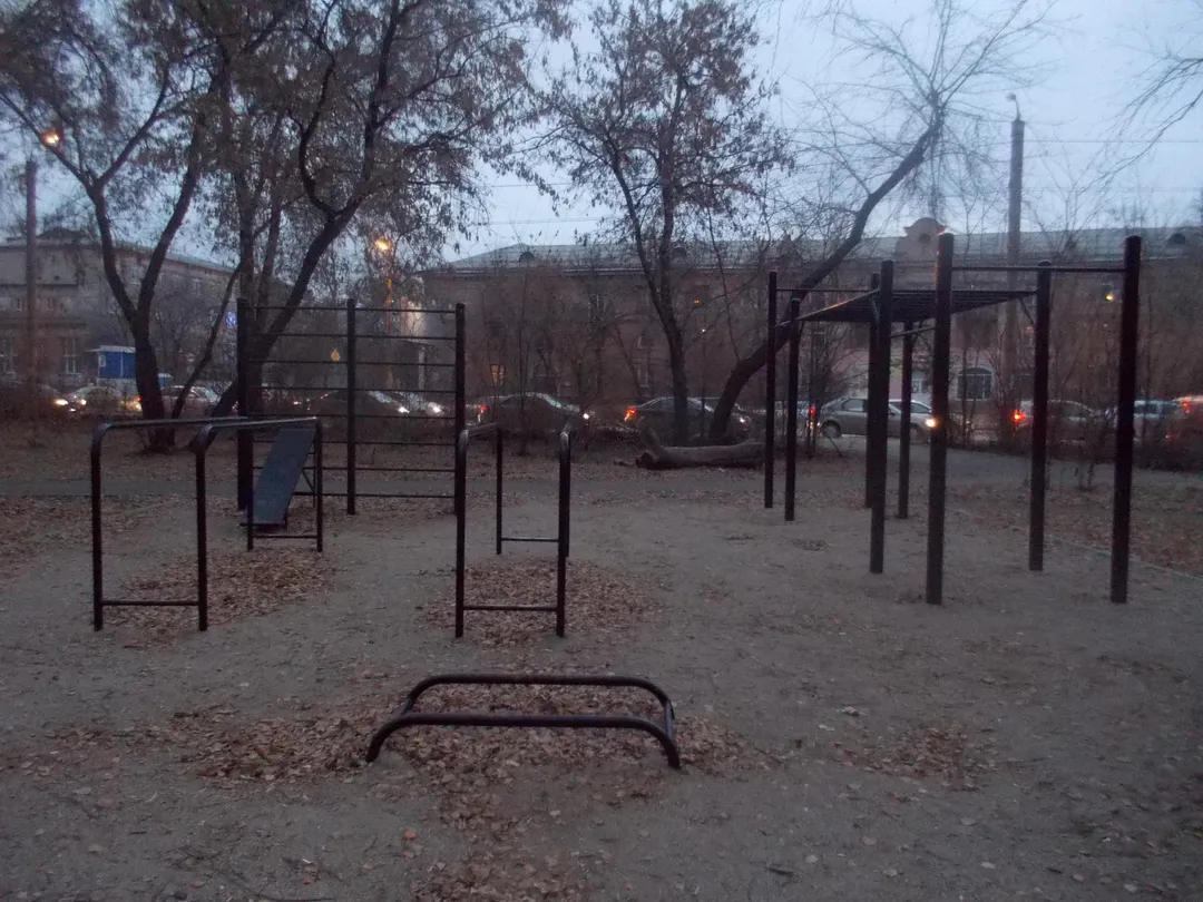 Barren bei Calisthenics Park at улица Первой Пятилетки, Челябинск – Foto 8 von 11
