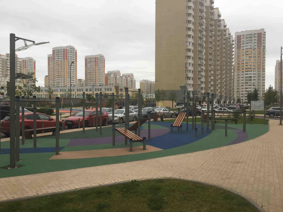 Barre de pompes à Calisthenics Park at улица Бианки, Московский – photo 2 sur 4