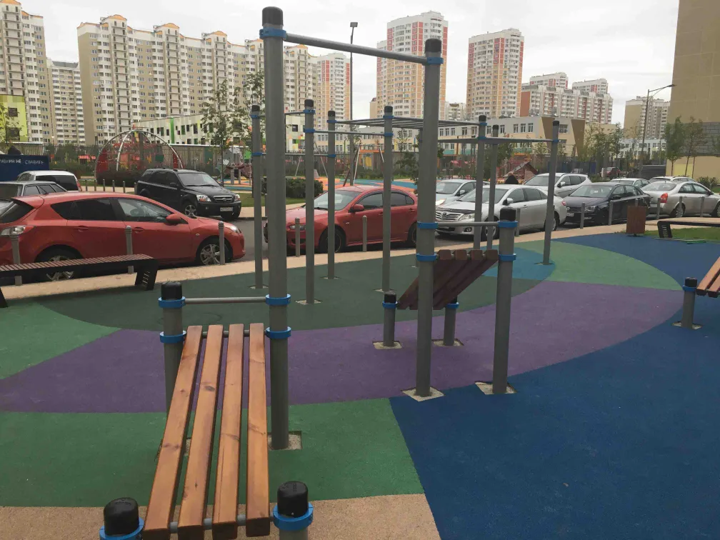 Barres parallèles à Calisthenics Park at улица Бианки, Московский – photo 3 sur 4