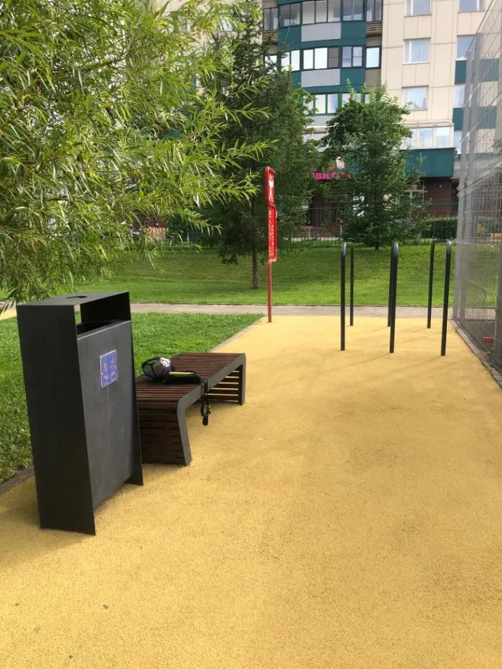 Скамья для пресса на площадке Calisthenics Park at улица Коштоянца, Москва – фото 5 из 6