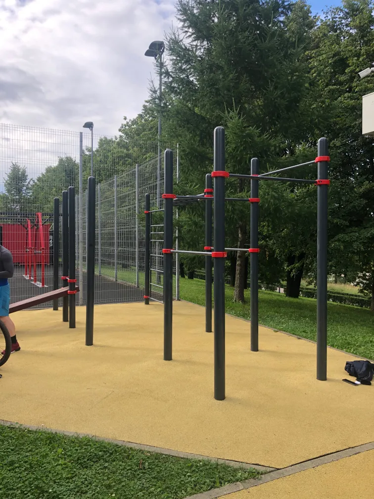 Турник на площадке Calisthenics Park at улица Коштоянца, Москва – фото 6 из 6