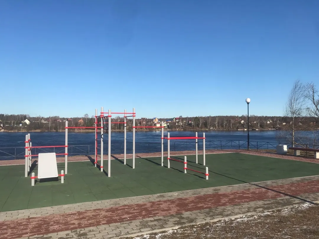 Barre de traction à Calisthenics Park at Набережная улица, Отрадное – photo 1 sur 1