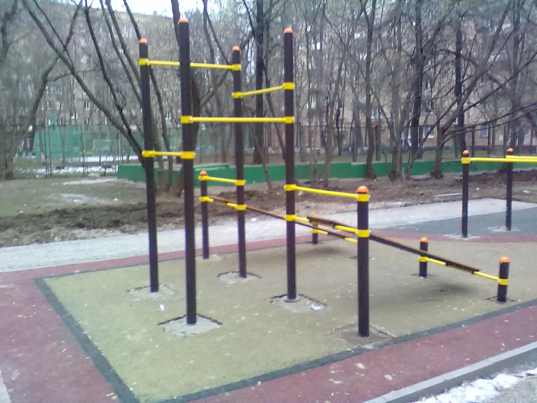Parallel Gym Bars at Calisthenics Park at Комсомольский проспект, Москва – photo 2 of 4