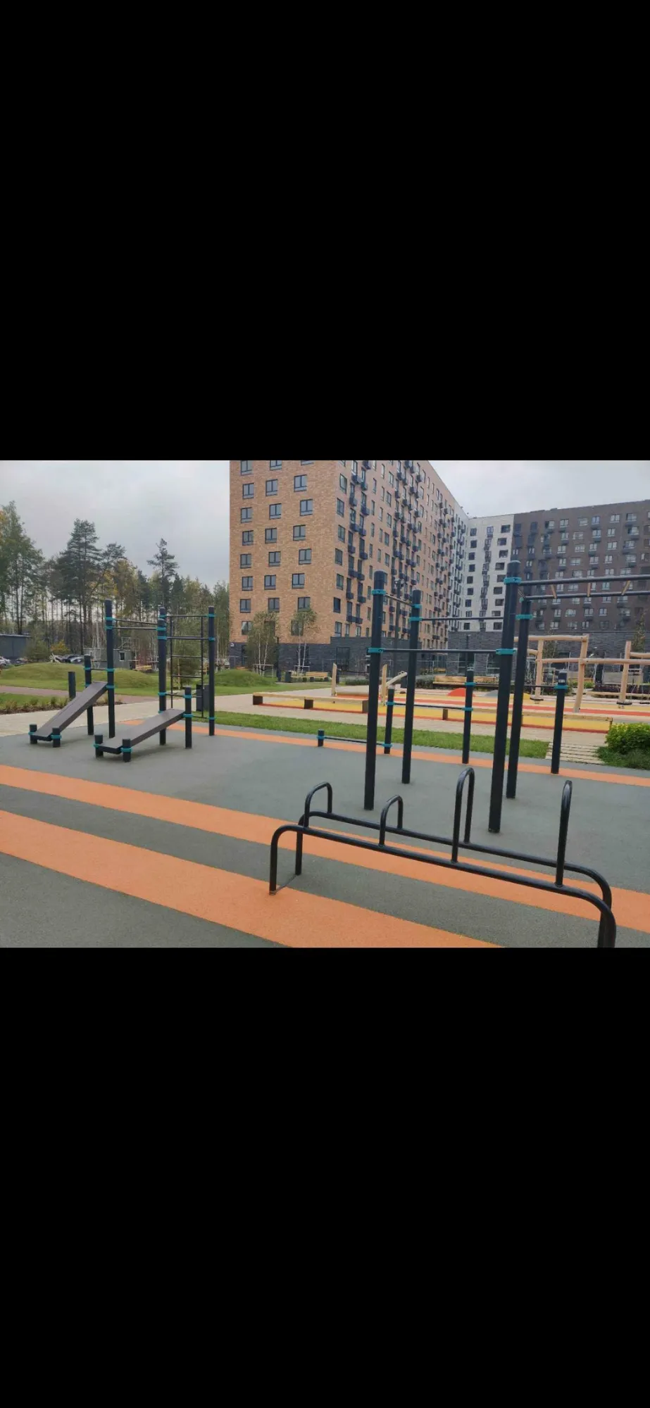 Bare paralele la Calisthenics Park at Орлово-Денисовский проспект, Санкт-Петербург – fotografia 2 din 3
