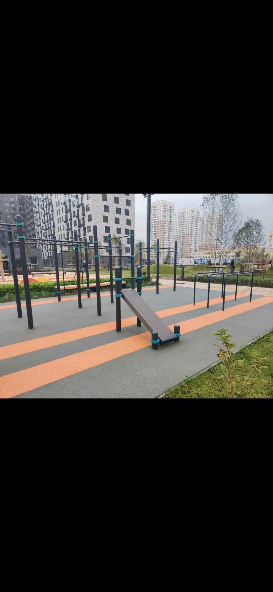 Bară de tracțiuni la Calisthenics Park at Орлово-Денисовский проспект, Санкт-Петербург – fotografia 1 din 3