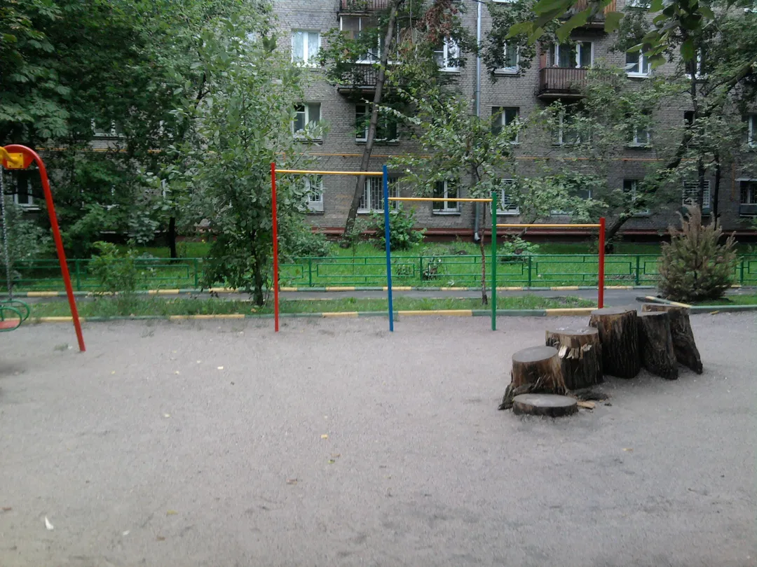 Bară de tracțiuni la Calisthenics Park at улица Черняховского, Москва #wp1977 – fotografia 1 din 2