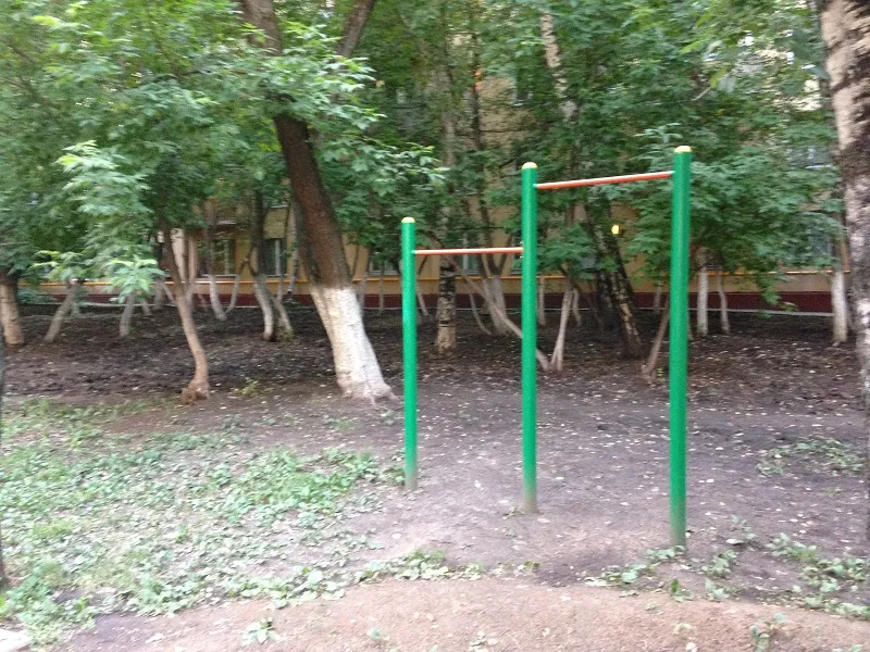 Sbarra per trazioni presso Calisthenics Park at улица Ферсмана, Москва – foto 1 di 2
