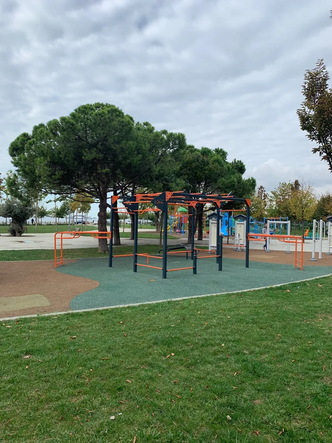 Barre de traction à Calisthenics Park at Avrasya Tüneli, Fatih – photo 1 sur 5