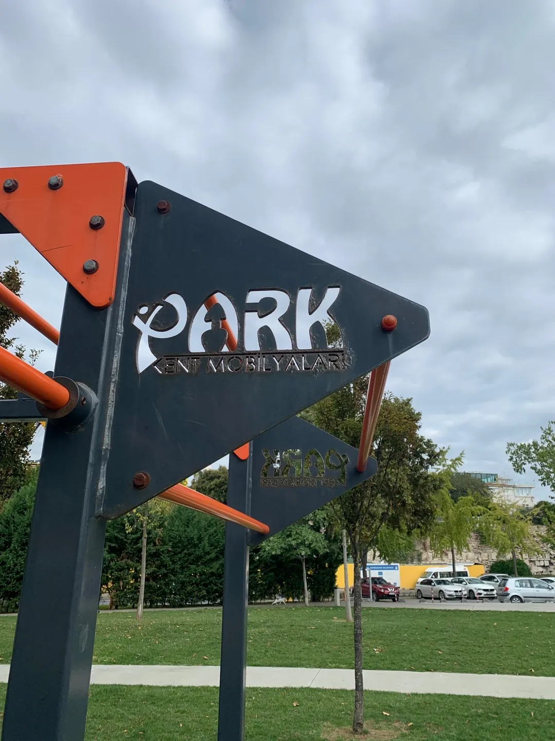 Barre de pompes à Calisthenics Park at Avrasya Tüneli, Fatih – photo 4 sur 5