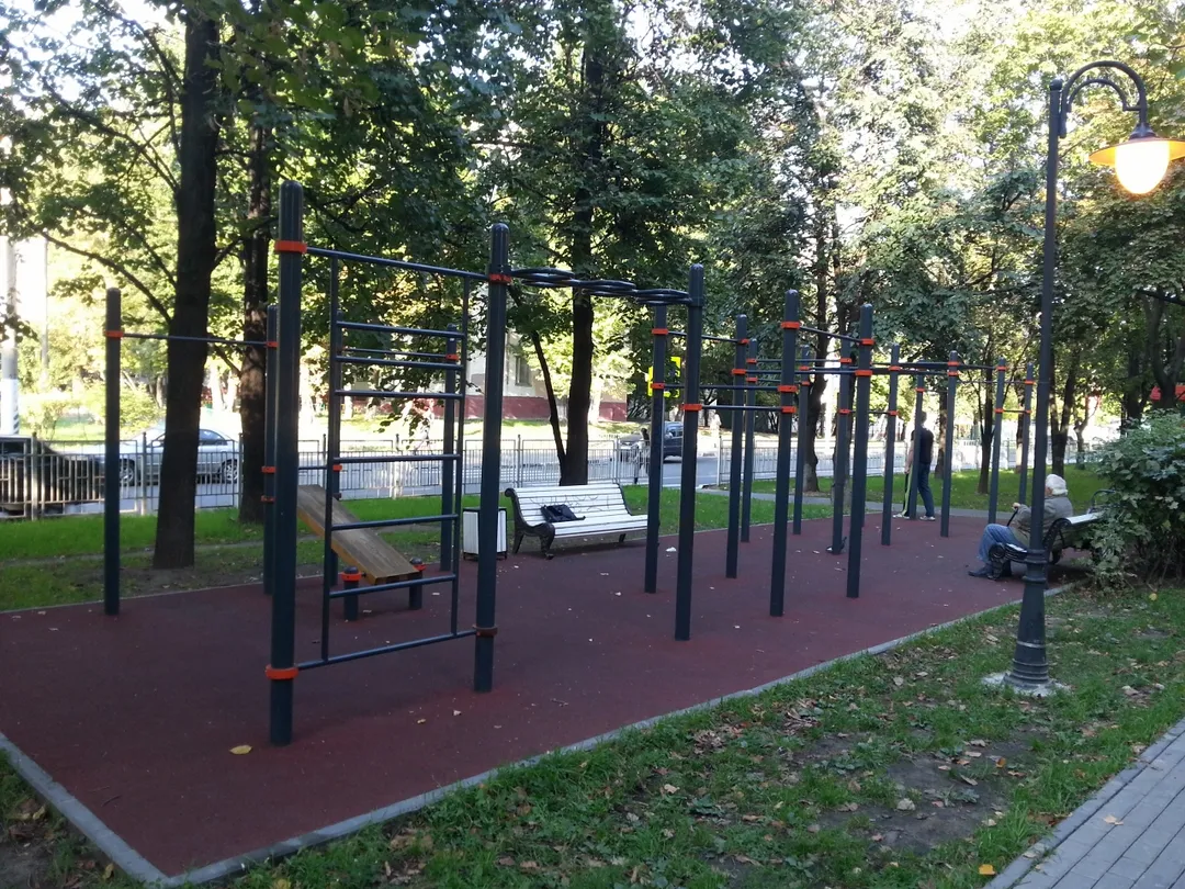 Monkey Bars la Calisthenics Park at Чонгарский бульвар, Москва – fotografia 2 din 3