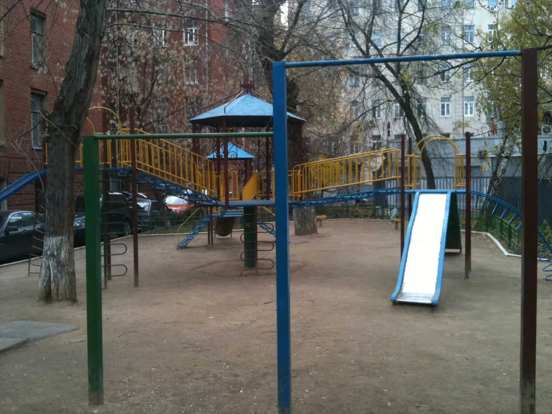 Barre de traction à Calisthenics Park at Мамоновский переулок, Москва – photo 1 sur 1