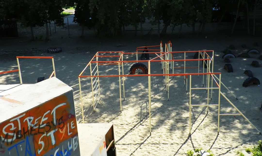 Pull Up Bar at Calisthenics Park at Космическая улица, городской округ Новосибирск – photo 1 of 7