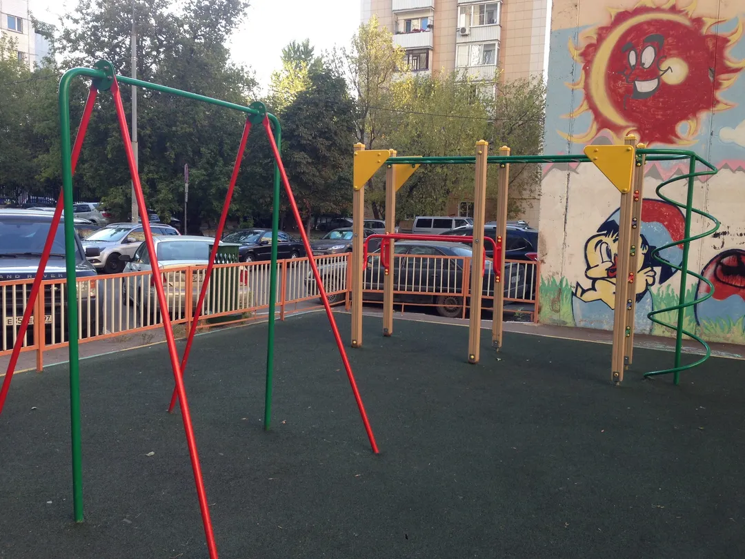 Barre de traction à Calisthenics Park at Полтавская улица, Москва – photo 1 sur 3