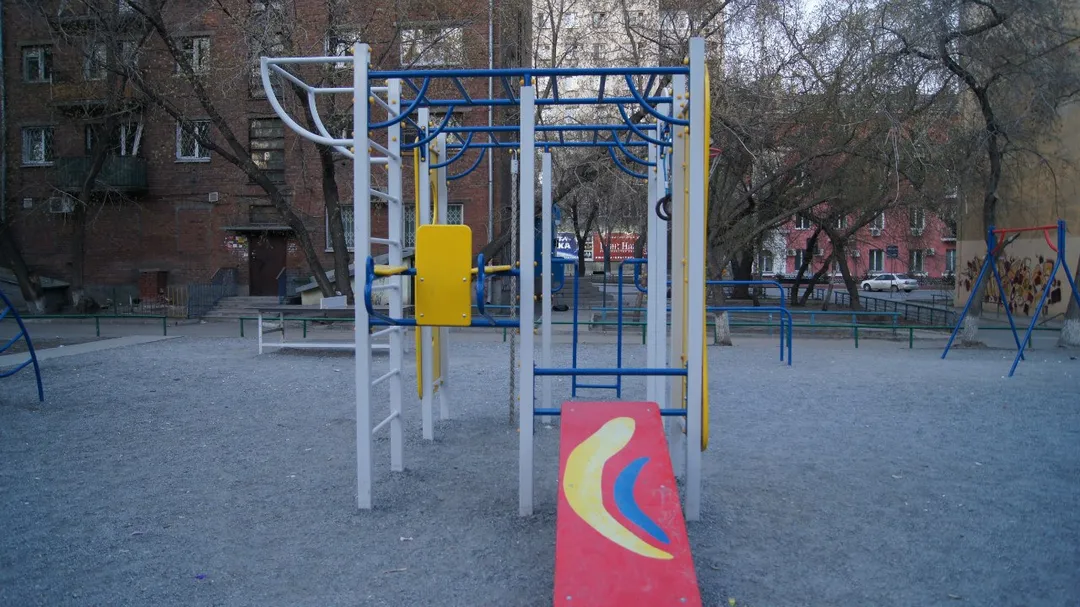 Parallele presso Calisthenics Park at Советская улица, Новосибирск – foto 2 di 5