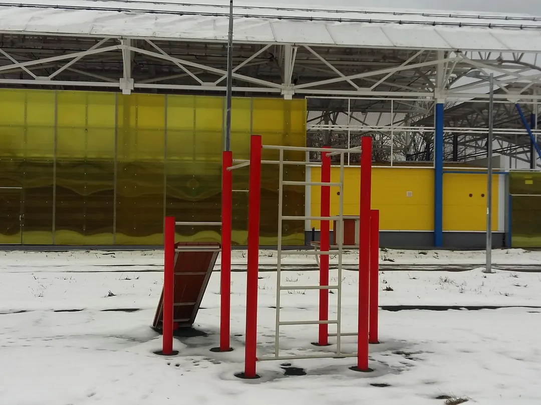 Bare paralele la Calisthenics Park at Коптевский бульвар, Москва – fotografia 2 din 5