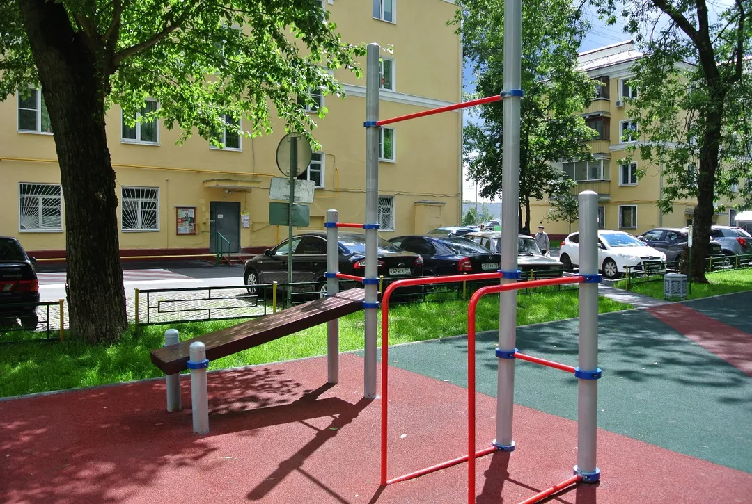 Бруси на майданчику Calisthenics Park at Федоскинская улица, Москва – фото 2 з 4