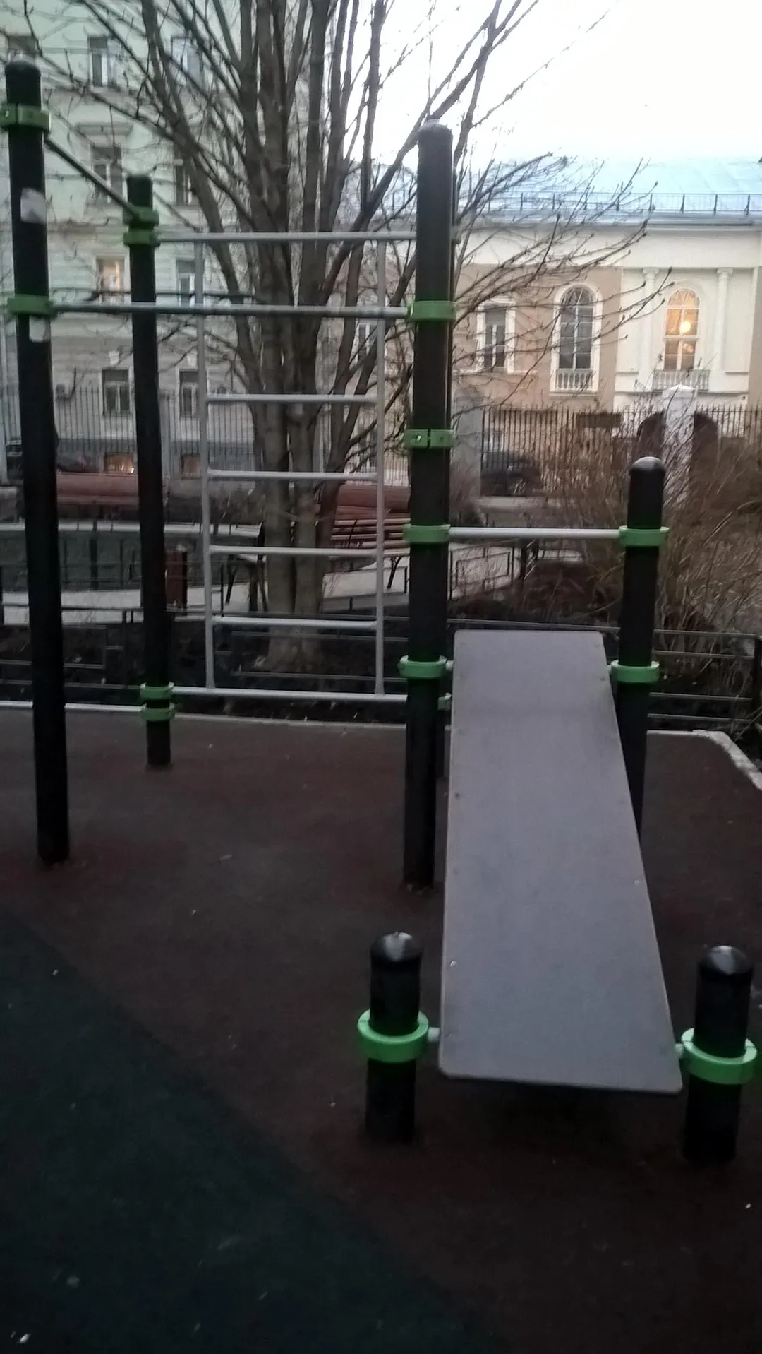 Bară de tracțiuni la Calisthenics Park at Тверская улица, Москва – fotografia 1 din 2