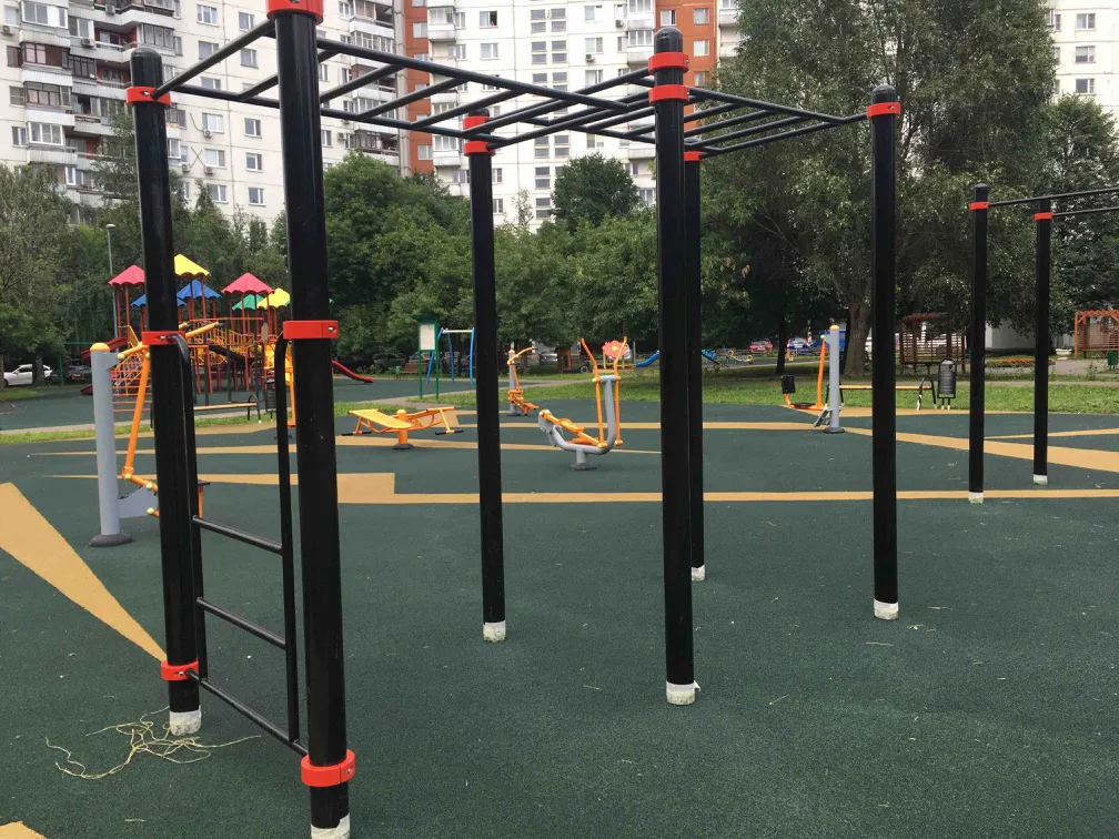 Spalliera presso Calisthenics Park at улица Миклухо-Маклая, Москва – foto 4 di 4