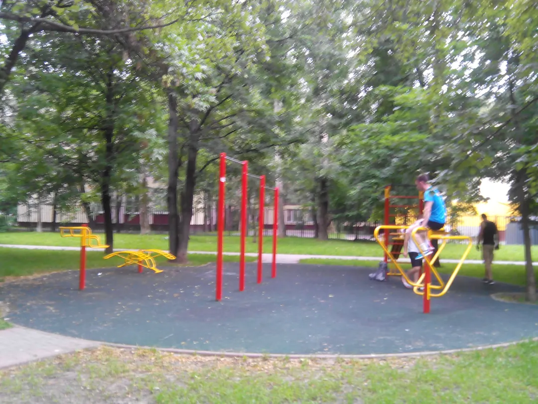 Bară de tracțiuni la Calisthenics Park at Кировоградская улица, Москва – fotografia 1 din 1