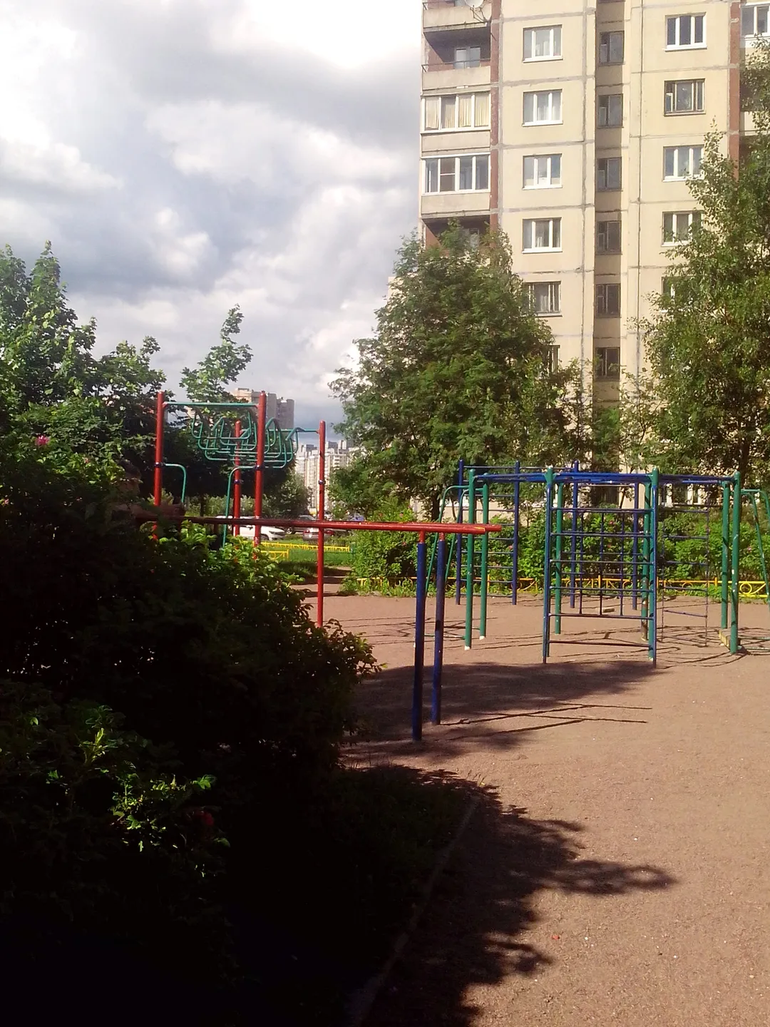 Bare paralele la Calisthenics Park at Гаккелевская улица, Санкт-Петербург – fotografia 2 din 2