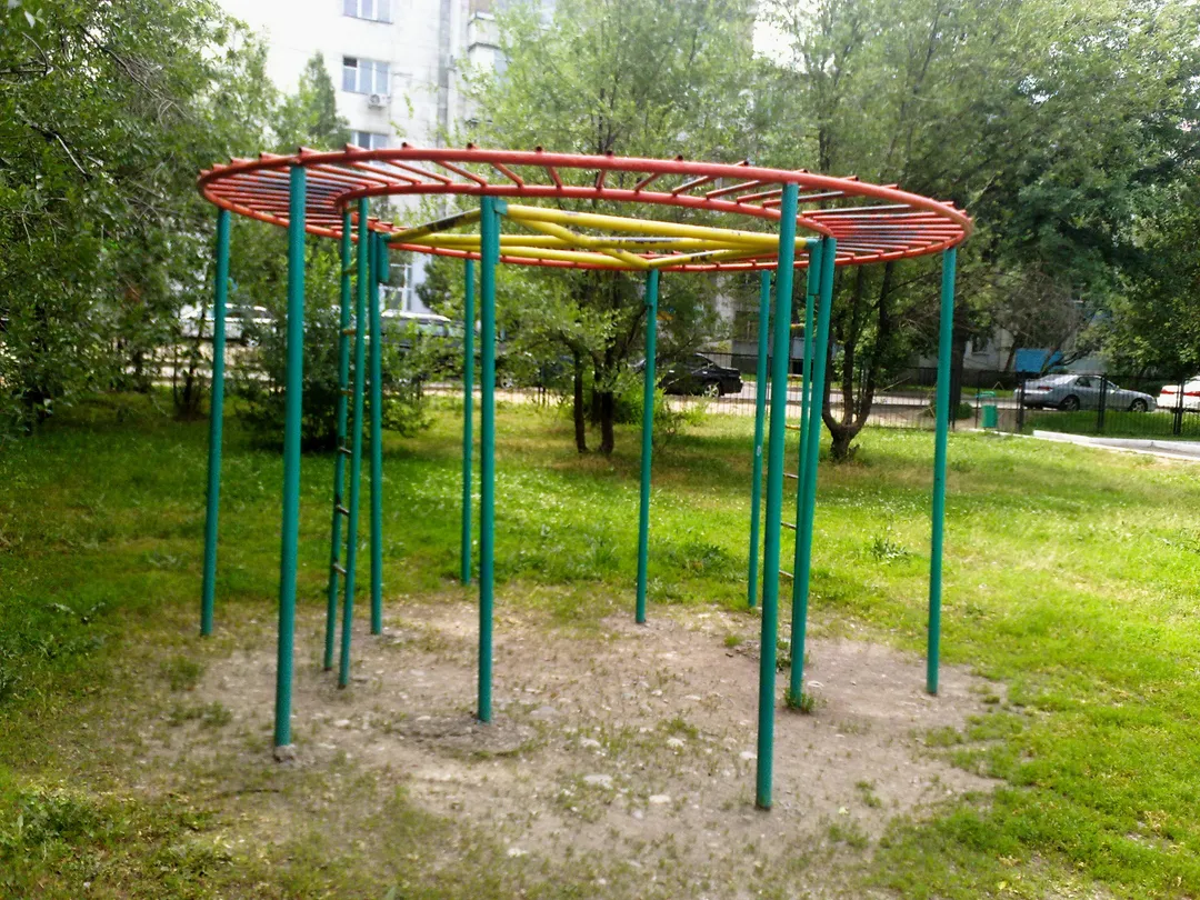 Sprossenwand bei Calisthenics Park at Қарасай Батыр көшесі, Алматы – Foto 8 von 8
