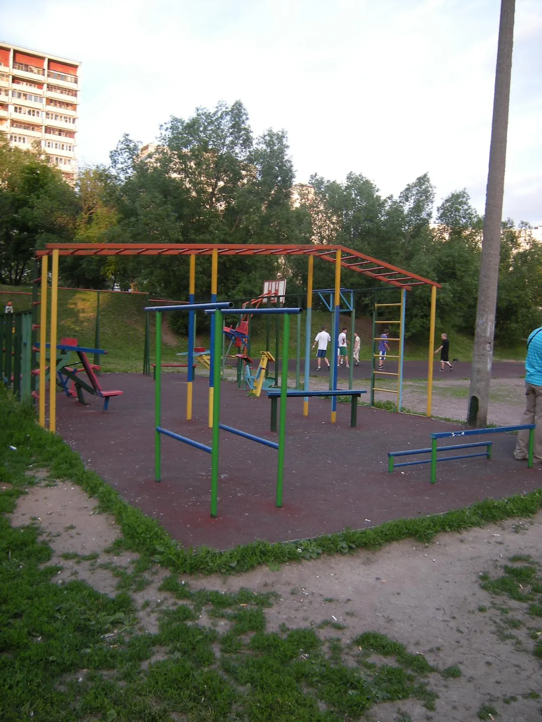 Parallele presso Outdoor Gym in район Капотня, Москва – foto 2 di 3