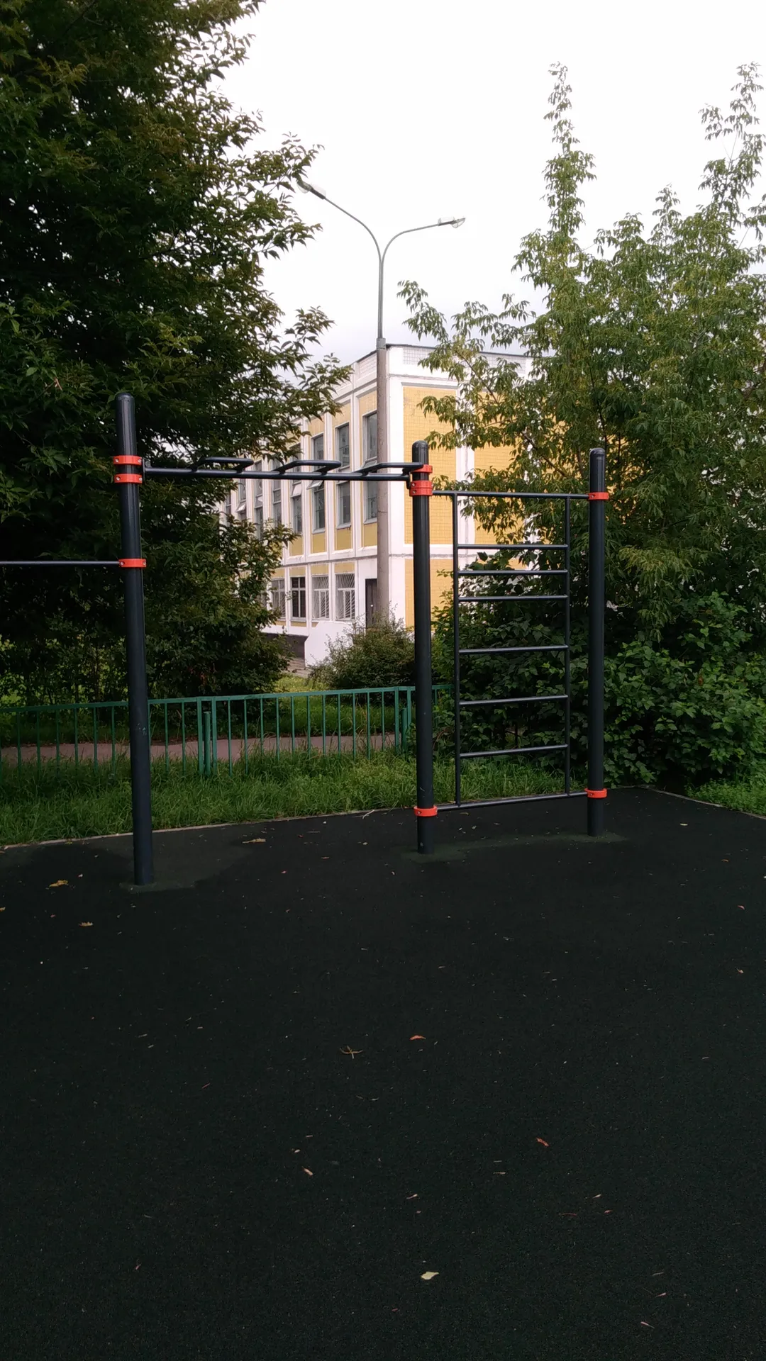 Рукохід на майданчику Calisthenics Park at Ставропольская улица, Москва – фото 3 з 5