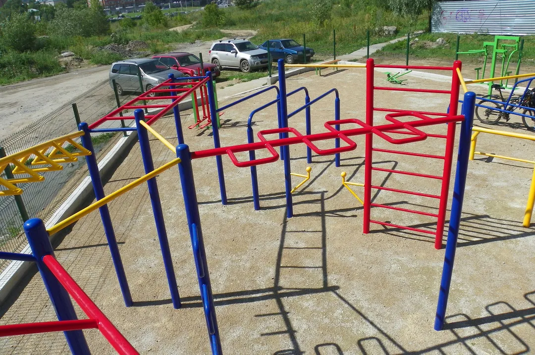 Spalier la Calisthenics Park at Окопный переулок, городской округ Новосибирск – fotografia 4 din 7