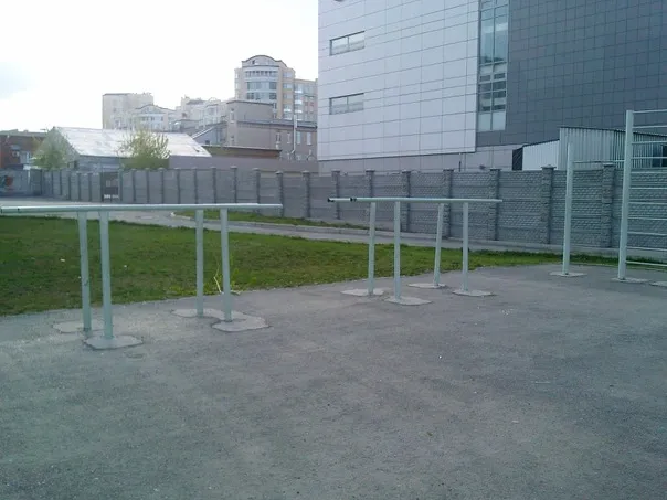 Bare paralele la Calisthenics Park at Пешеходная улица, Екатеринбург – fotografia 2 din 2
